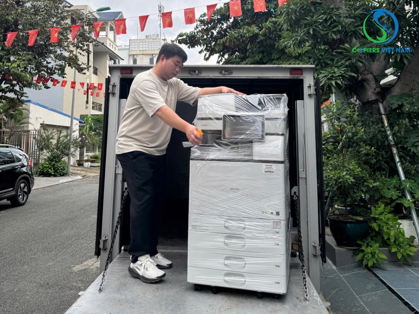Hình ảnh lắp đặt máy photocopy màu